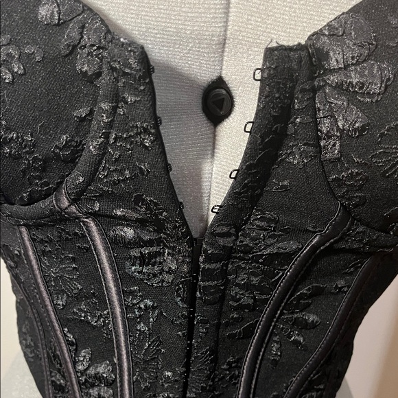 Windsor Black Floral Bustier - Picture 5 of 7